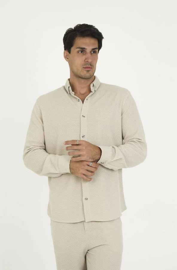 Düğmeli Tam Kalıp Uzun Kol Jakar Gömlek