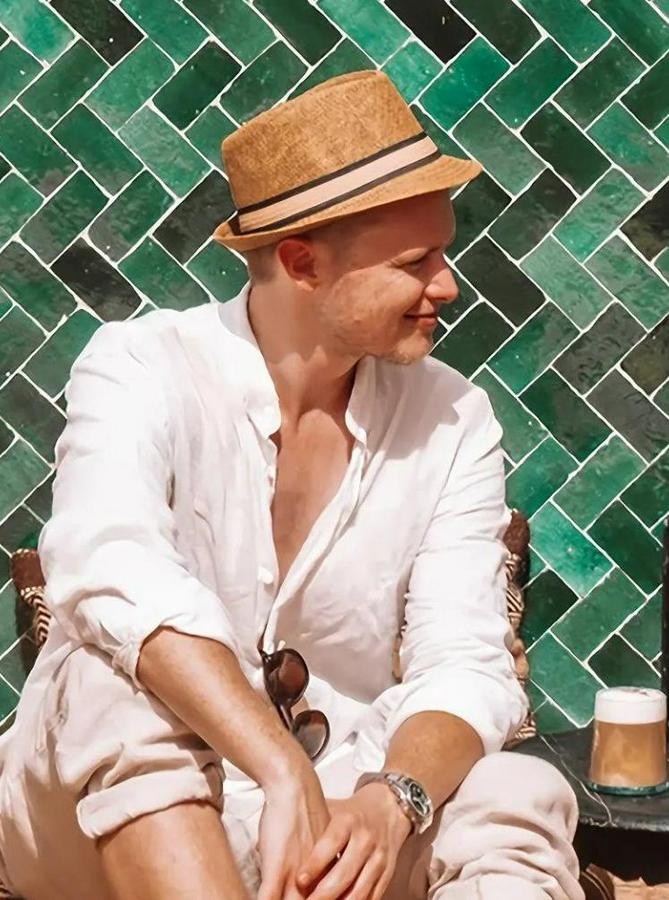 Uzun Kollu Hakim Yaka Düğmeli Müslim Gömlek