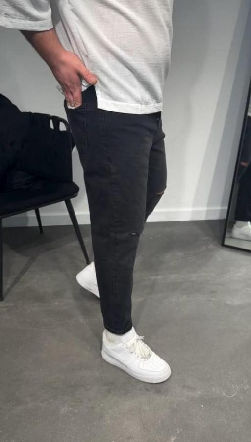 Siyah Dizi Yırtık Boyfriend Jean