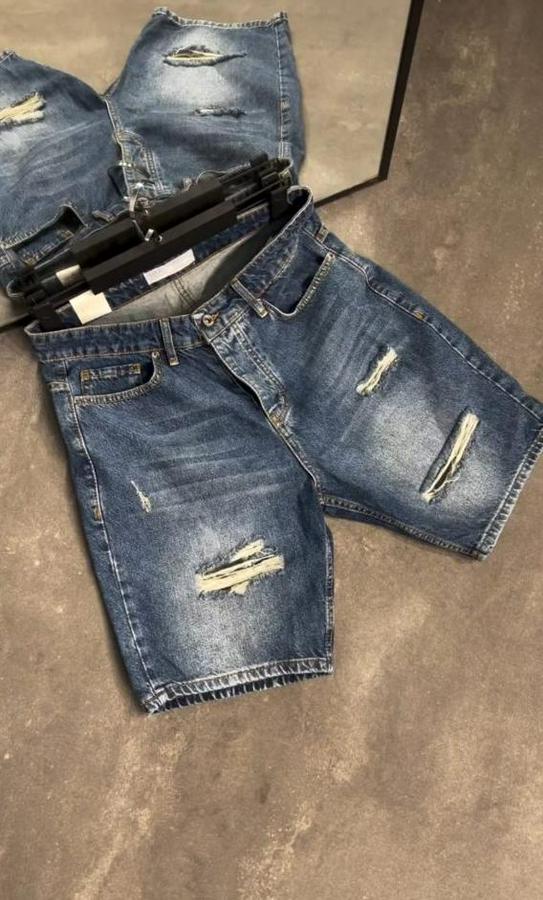 Yırtık Detaylı Kot Şort