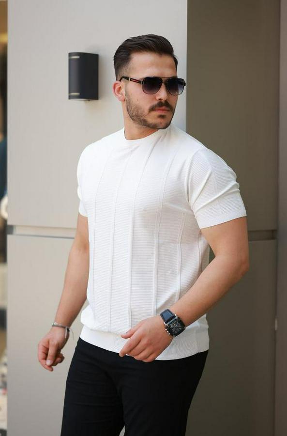 Desenli Çizgi Kabartmalı Kısa Kollu Tişört