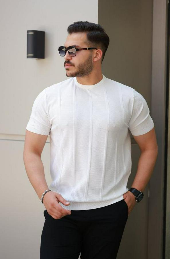 Desenli Çizgi Kabartmalı Kısa Kollu Tişört