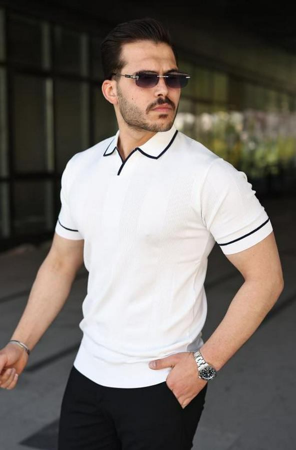 Dokulu Desen Yakalı Kısa Kollu Tişört