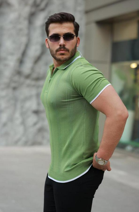 Fermuar Yakalı Kısa Kollu Tişört