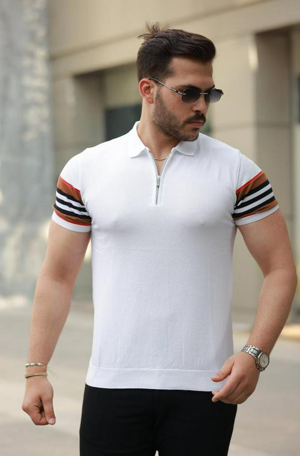 Fermuar Yakalı Kolları Desenli Kısa Kollu Tişört