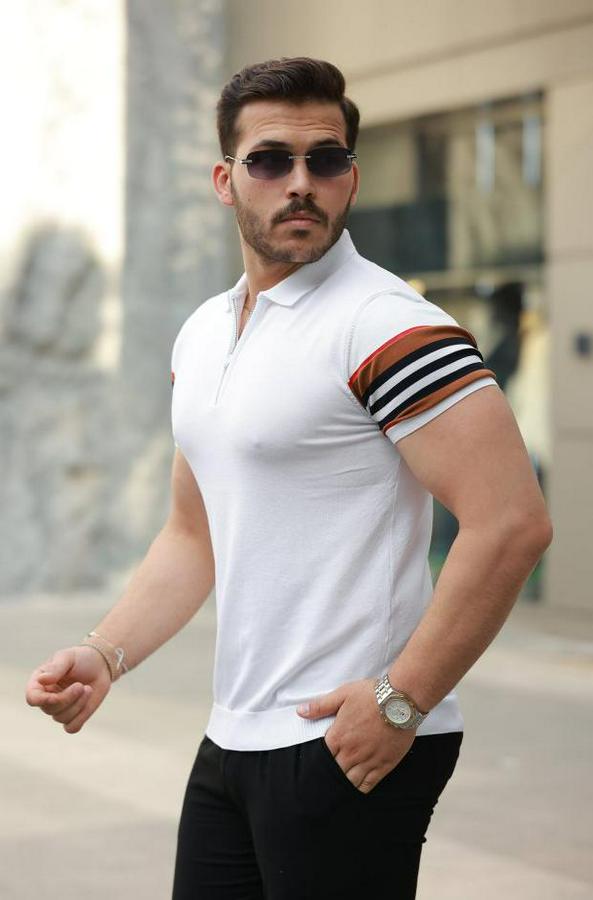 Fermuar Yakalı Kolları Desenli Kısa Kollu Tişört