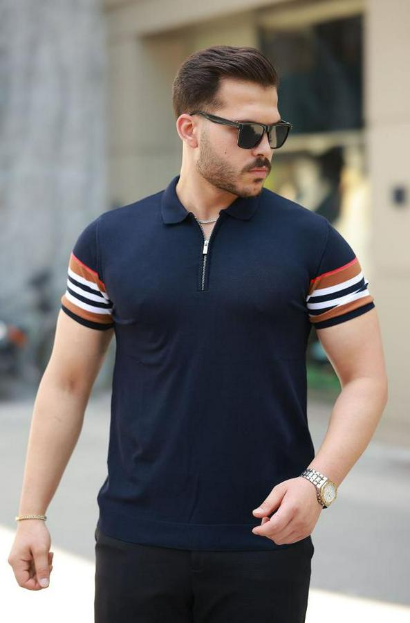 Fermuar Yakalı Kolları Desenli Kısa Kollu Tişört