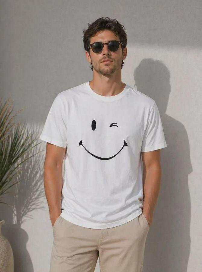 Minimal Gülümseyen Yüz Baskılı Tişört Kısa Kol Yazlık T-Shirt