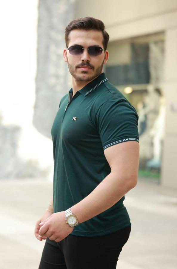 Yaka Ve Kolları Çizgi Detaylı Fermuar Yakalı Kısa Kollu Tişört