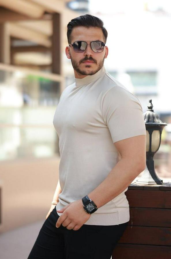 Yarım Balıkçı Yaka Kısa Kollu Tişört