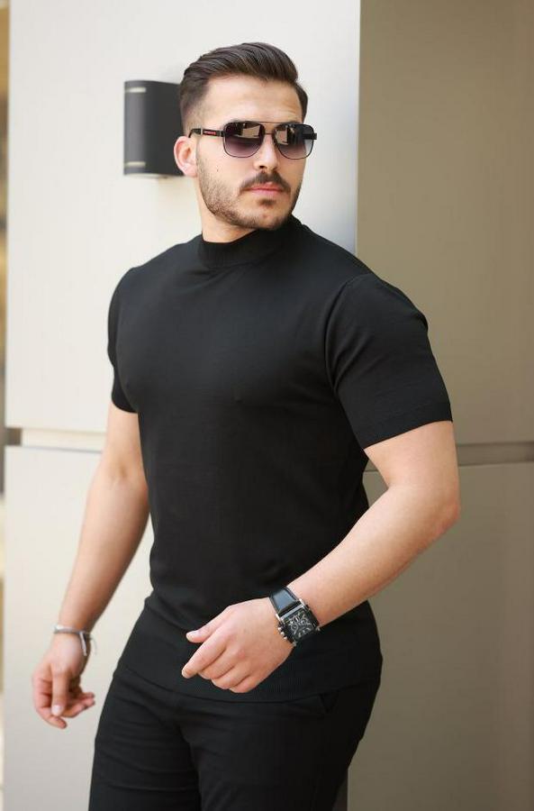 Yarım Balıkçı Yaka Kısa Kollu Tişört