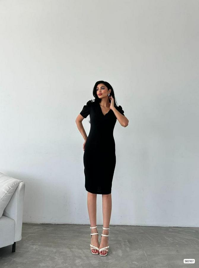 Kruvaze Yaka Yandan Yırtmaç Detaylı Scuba Krep Kumaş Midi Boy Elbise