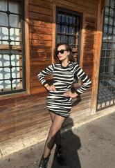 Uzun Kollu Siyah Beyaz Zebra Desen Triko Elbise
