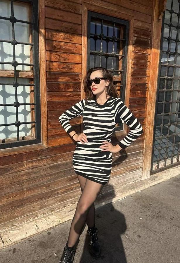 Uzun Kollu Siyah Beyaz Zebra Desen Triko Elbise
