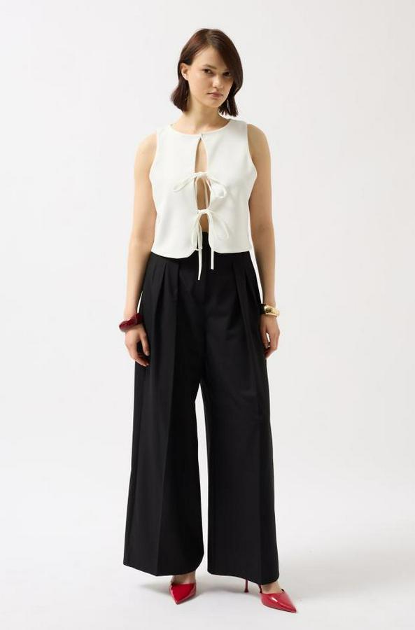 Bağcık Detay Dekolte Bluz