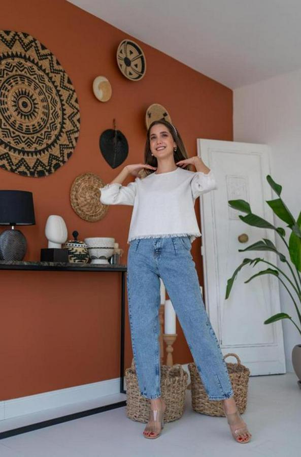 Beyaz Püskül Detaylı Bluz