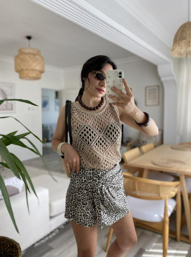 Askılı Yuvarlak Yaka Geometrik Desenli Triko Bluz