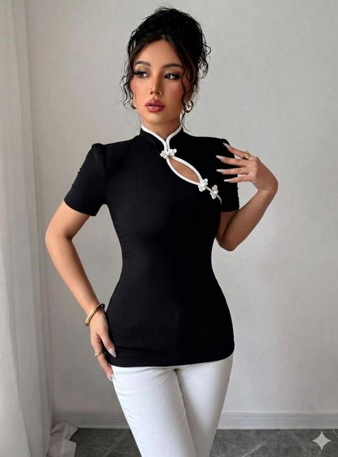 Beyaz Şerit Detaylı Dar Kesim Dik Yaka Bluz
