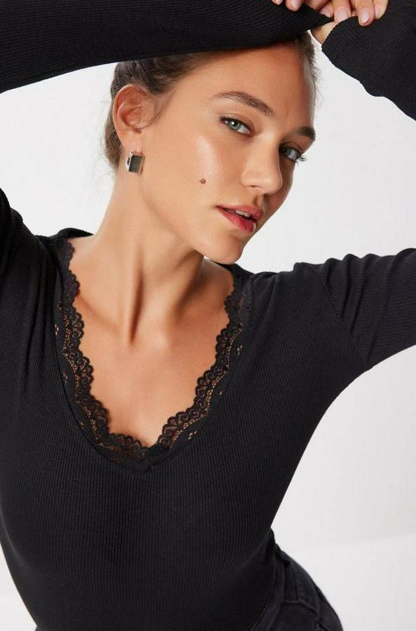 Dantel Detay V Yaka Kaskorse Kumaş Bluz