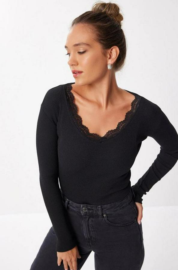 Dantel Detay V Yaka Kaskorse Kumaş Bluz