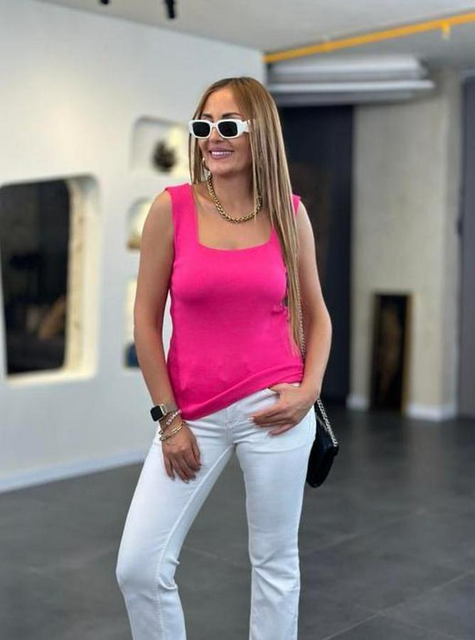 Kare Yaka Kalın Askılı Beyaz Triko Bluz