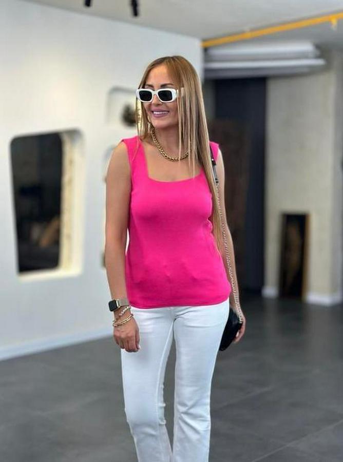 Kare Yaka Kalın Askılı Beyaz Triko Bluz