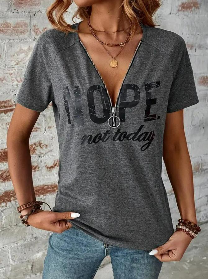 Kısa Kollu Önden Fermuarlı Yazı Baskılı Viskon Bluz