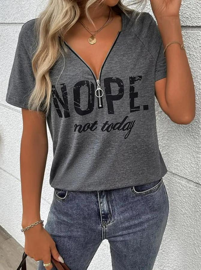 Kısa Kollu Önden Fermuarlı Yazı Baskılı Viskon Bluz