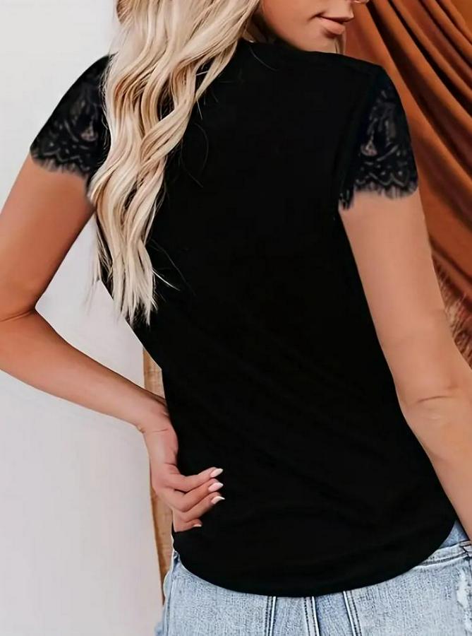 Kısa Kollu V Yaka Önü Düğmeli Dantel Detay Viskon Bluz