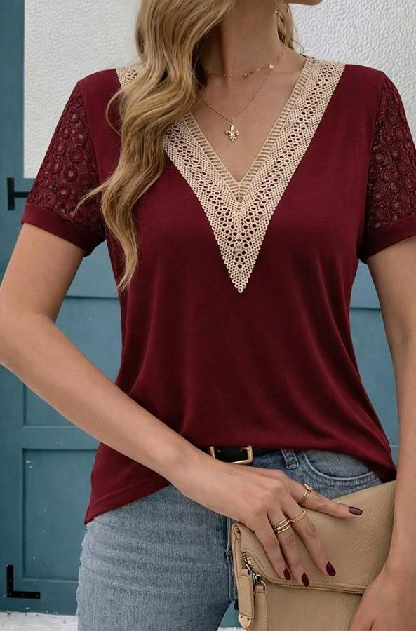 Kısa Kollu V Yakalı Dantel Detaylı Viskon Bluz