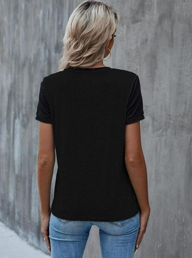 Kısa Kollu Yuvarlak Yaka Ön Dantel Detaylı Viskon Bluz