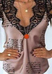 Mektup Desenli Dantel Detaylı Mikro Kumaş Bluz