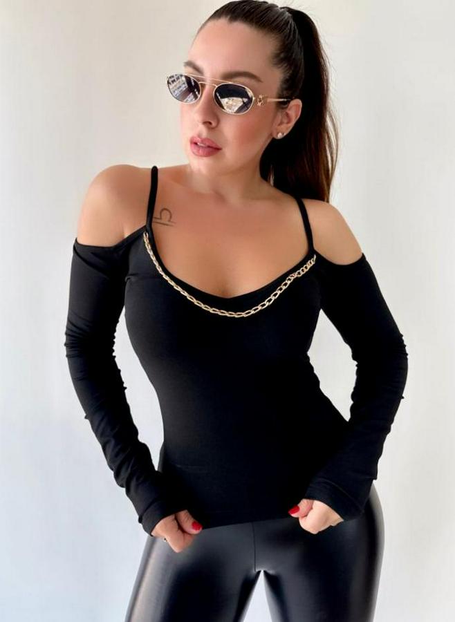 Omuz Dekolteli Zincir Detay Bluz