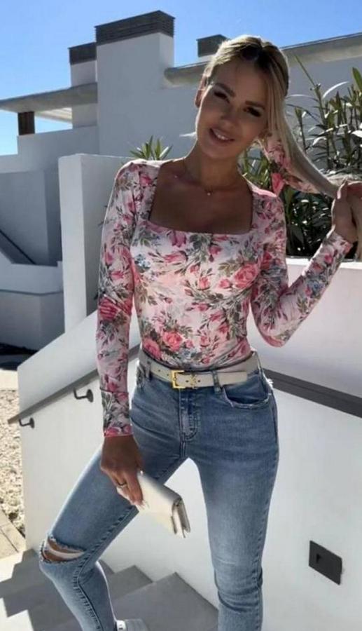 Süprem Kumaş Çiçek Desen Uzun Kollu Kare Yaka Bluz