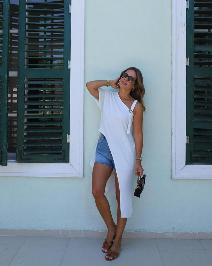 Tek Omuzu Açık Askılı Asimetrik Kesim Detaylı Bluz