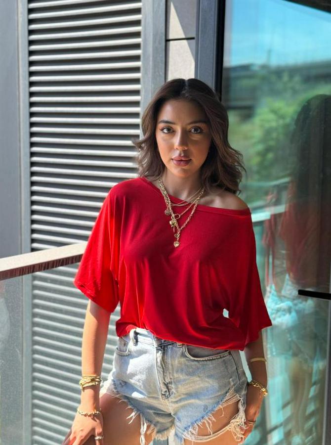 Tek Omuzu Açık Kısa Kollu Salaş Viskon Bluz