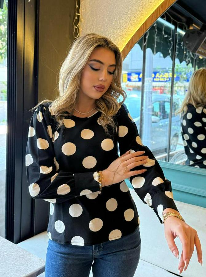 Uzun Kollu Bisiklet Yaka Kollar Geniş Kol Ağzı Manşetli Iki Düğmeli Detay Krep Bluz