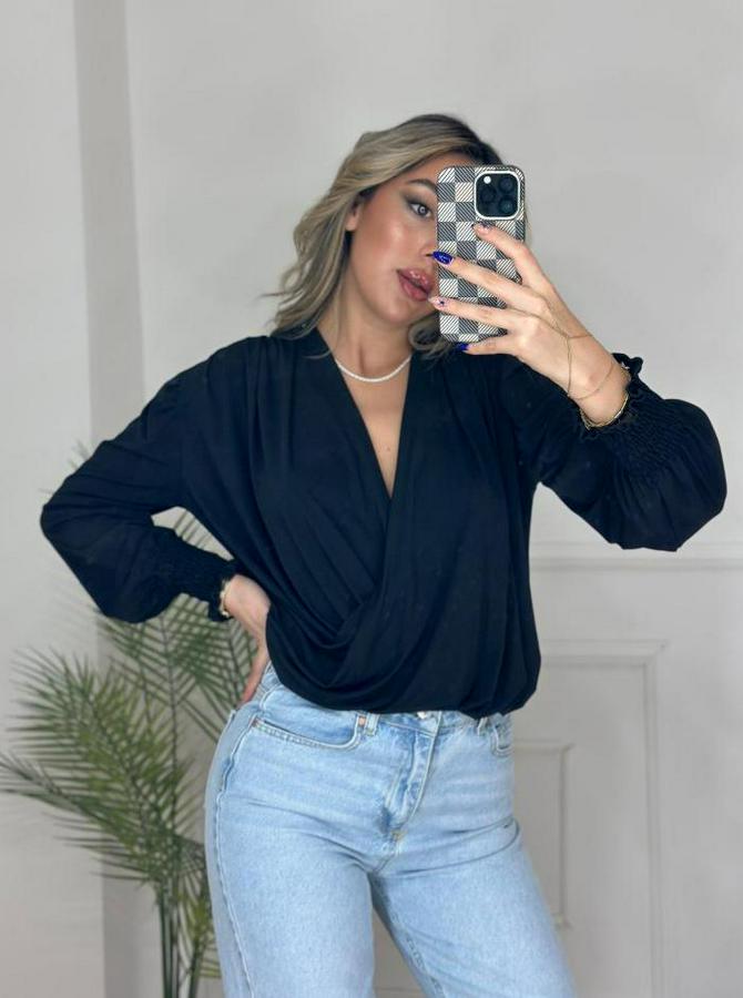 Uzun Kollu Dökümlü Kruvaze Yaka Kol Ucu Gipeli Sandy Bluz