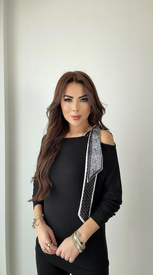 Uzun Kollu Fular Detay Çilek Kumaş Bluz