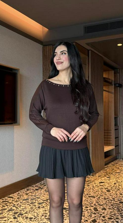 Uzun Kollu Kayık Yaka Kuş Gözü Detay Bluz