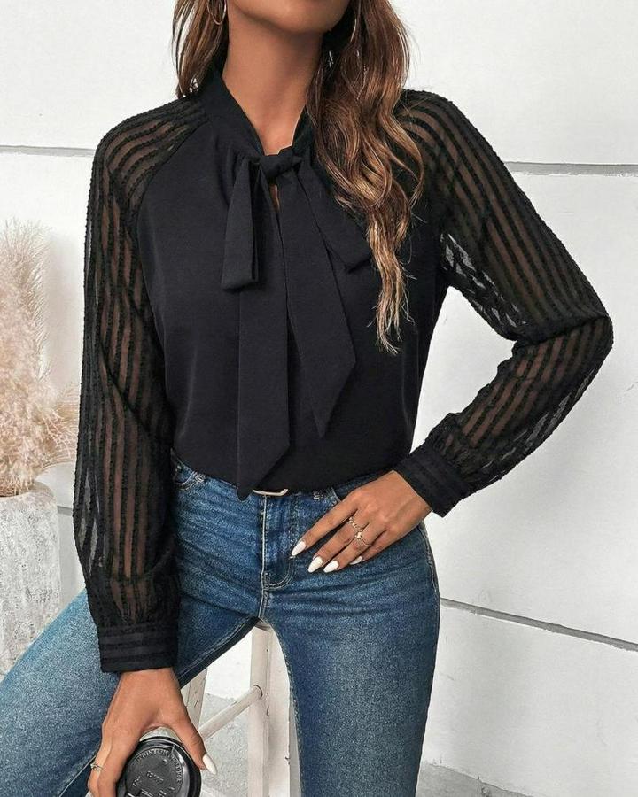 Uzun Kollu Reglan Kol Detaylı Tüllü Yakadan Bağlamalı Sandy Bluz