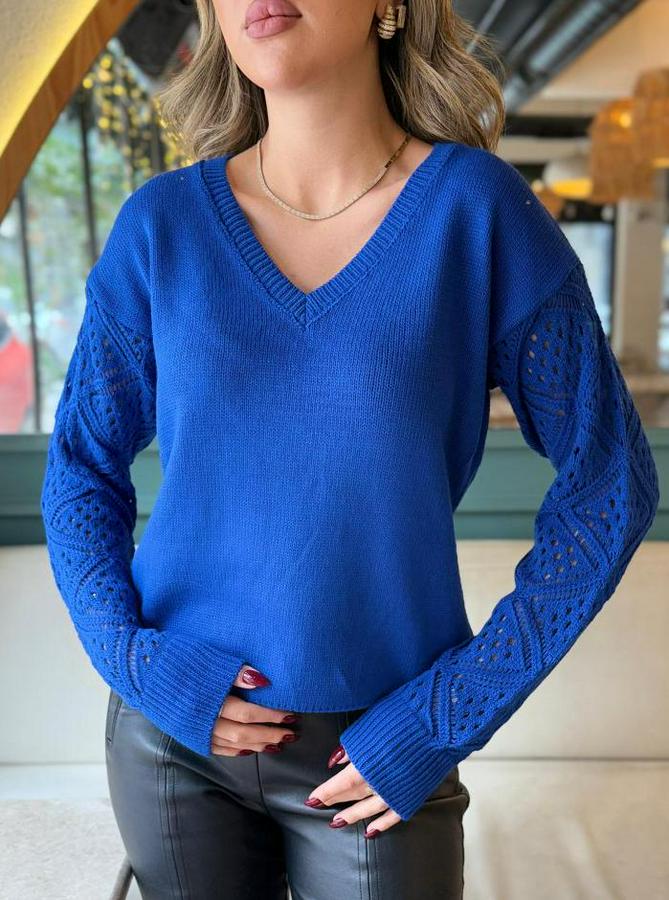 Uzun Kollu V Yaka Kol Delikli Baklava Desen Detaylı Triko Kazak