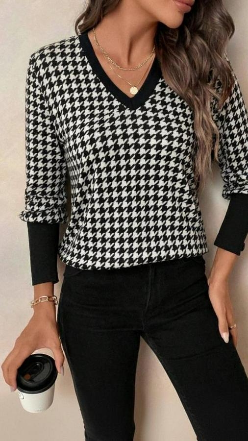 Uzun Kollu V Yakalı Desenli Süprem Bluz
