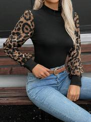Uzun Kollu Yarı Balıkçı Yaka Leopar Detaylı Kaşkorse Bluz