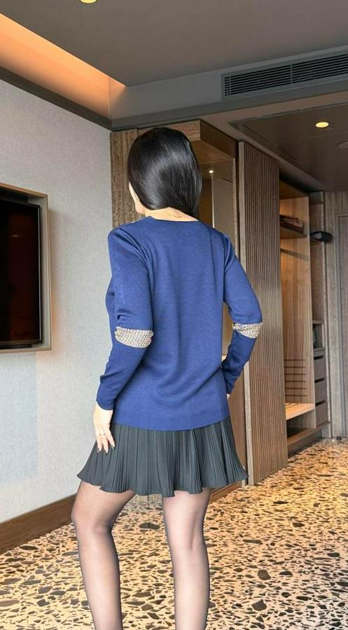 V Yaka Uzun Kollu Gold Işleme Detay Bluz