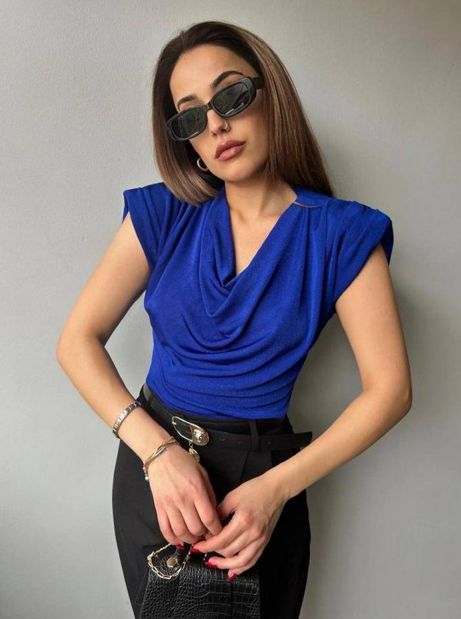 V Yaka Vatka Detay Kolsuz Dökümlü Bluz