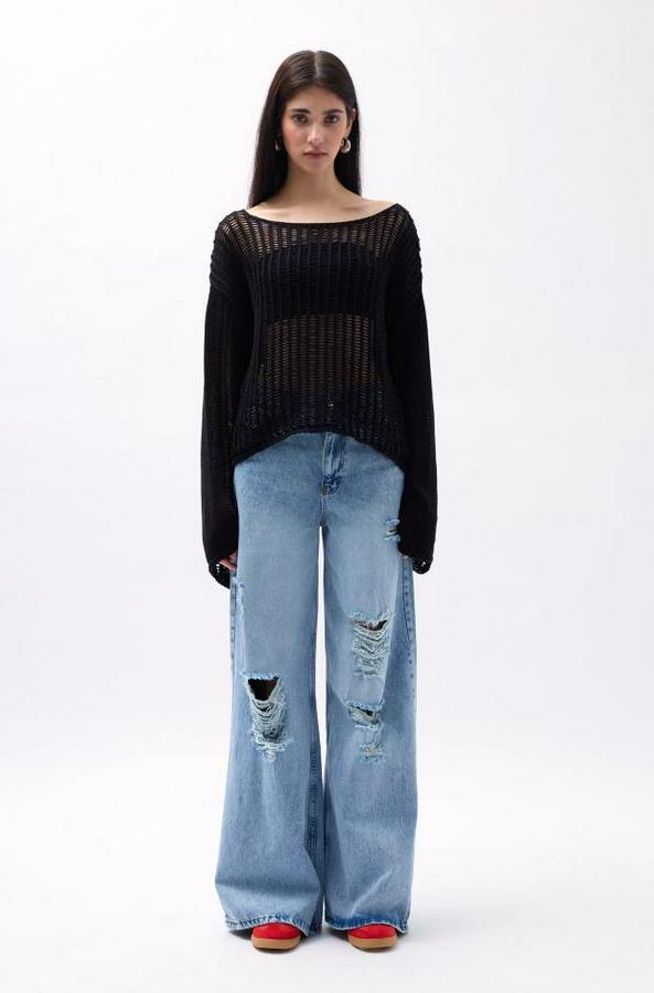 Kayık Yaka Ajurlu Bluz