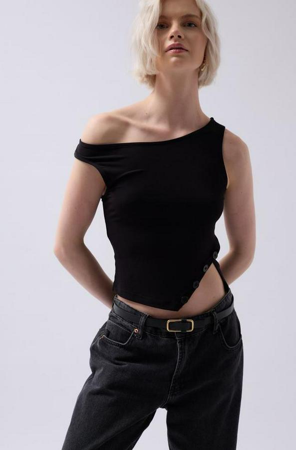 Kayık Yaka Yırtmaç Detay Bluz