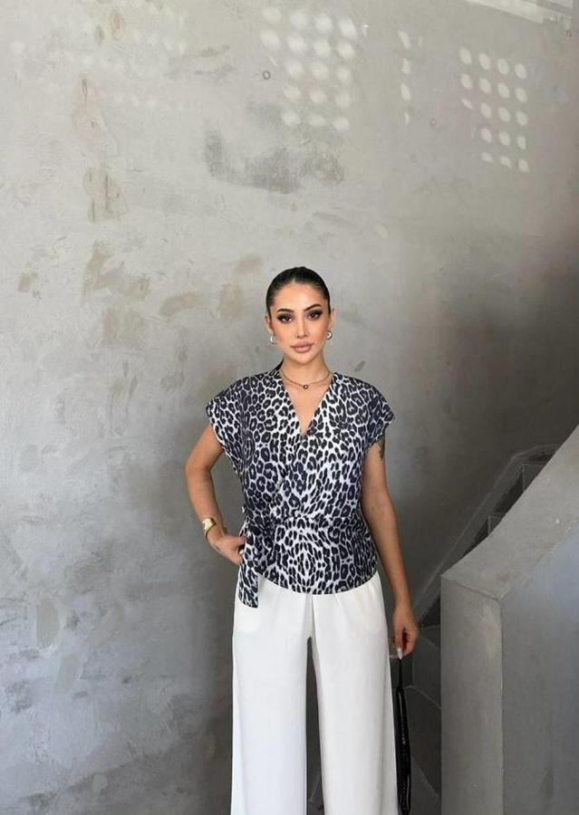 Leopar Desen Yandan Bağlama Detayli Bluz