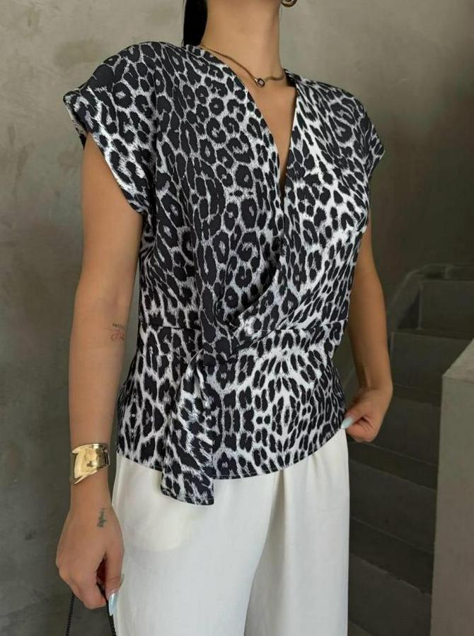 Leopar Desen Yandan Bağlama Detayli Bluz